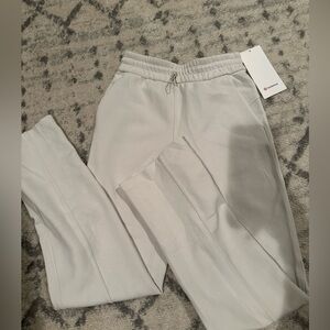 Softstreme High-Rise Pant
Regular Size:2 Color:Bone